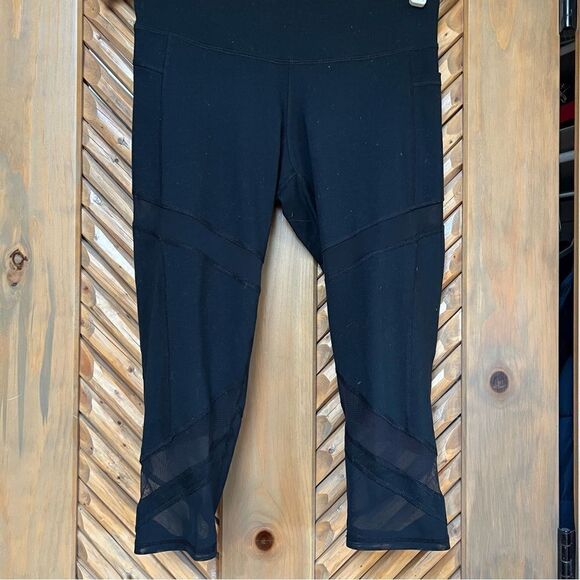 Champion (M) Black Mesh Panel Cropped Leggings - Medium - Picture 4 of 5